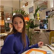 Persona sin experiencia imparte clases a niños pequeños de inglés, conceptos básicos